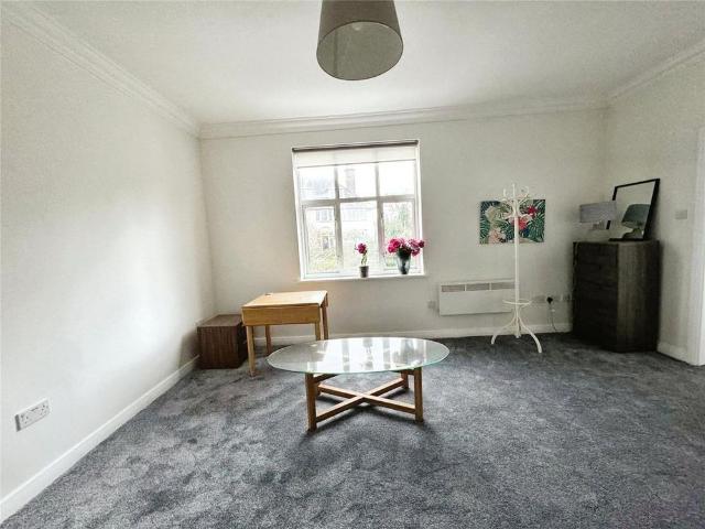 Apartment for rent in Broadwater Down, Sandown Park