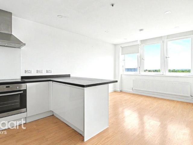 Flat for rent in Lee Chapel, Essex