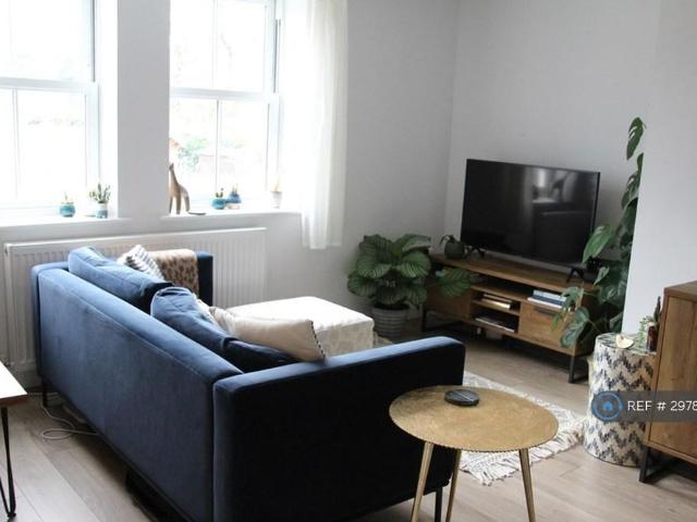 Apartment for rent in Fole, Surrey