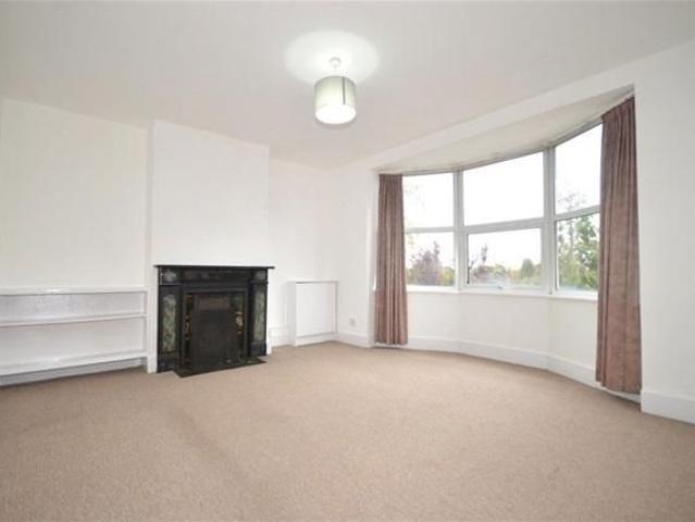 Apartment for rent in Five Acres, Hertfordshire