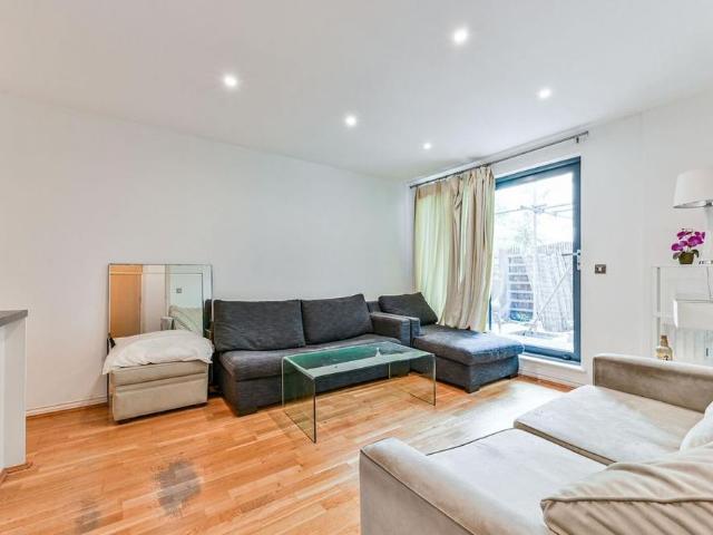 Apartment for rent in Chalk Farm, Greater London
