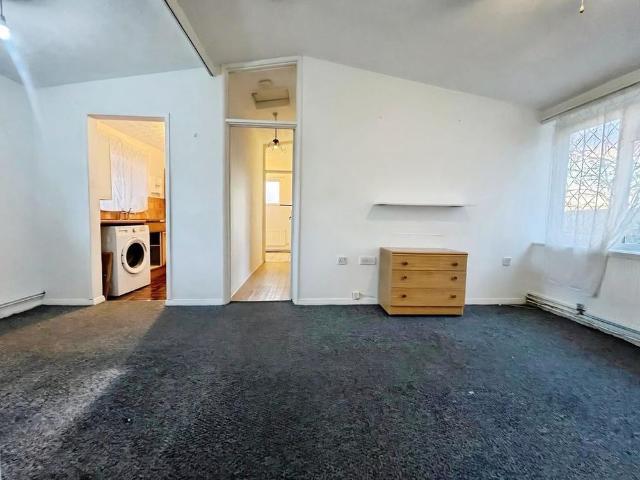 Apartment for rent in Heartsease, East Bank