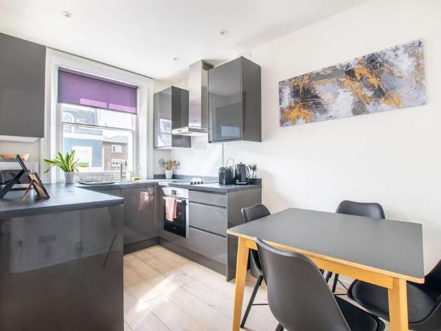 Apartment for rent in North Kensington, Greater London