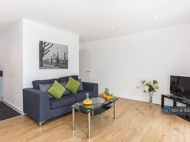 Apartment for rent in Kennet Island, Reading