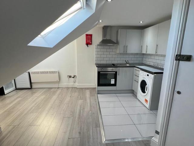 Flat for rent in Little Heath, Greater London