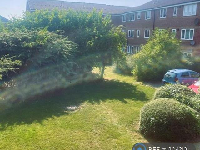 Flat for rent in Stroud Green, Rochford