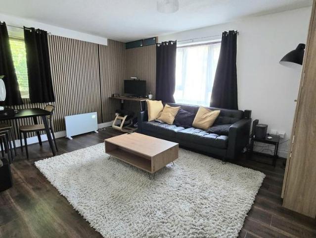 Apartment for rent in Gidea Park, Greater London