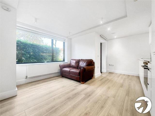 Apartment for rent in Falconwood, Greater London