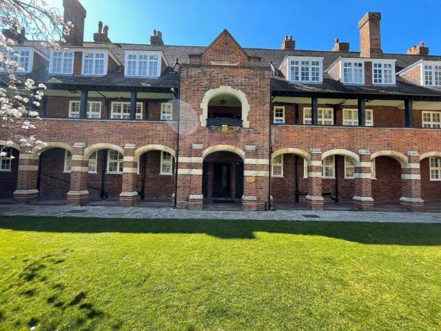 Flat for rent in Hampstead Garden Suburb, Greater London