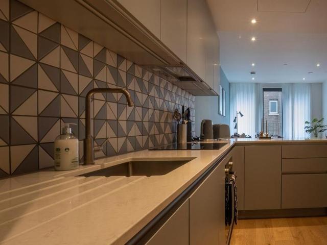 Apartment for rent in Lyons, Greater London