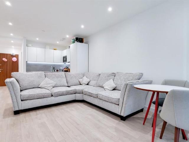 Apartment for rent in Greenhill, Greater London