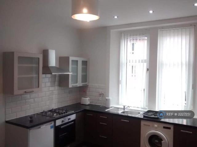 Flat for rent in Cardwell Bay, Gourock