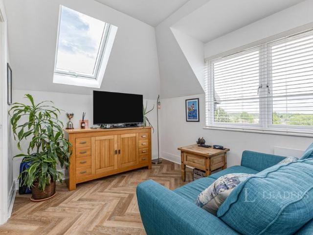 Apartment for rent in Pachesham Park, Surrey