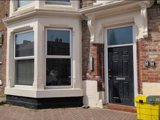 Flat for rent in Darlington