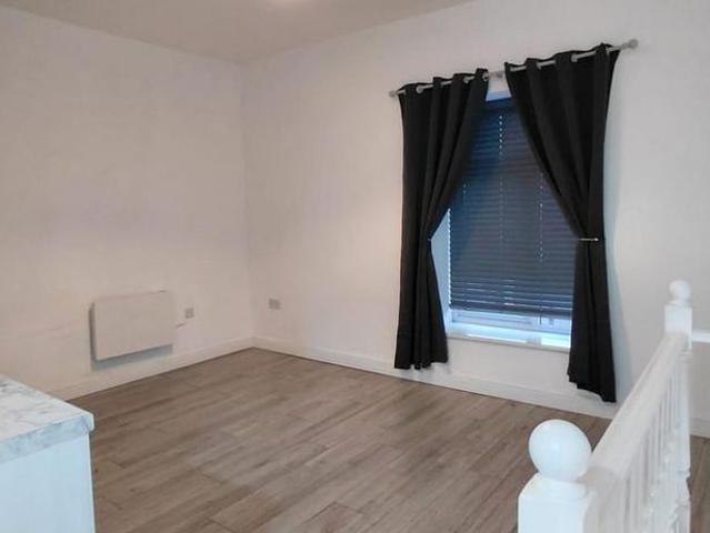 Apartment for rent in Hathershaw, Pendock