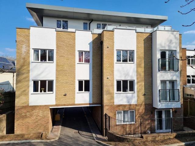 Flat for rent in Red Hill, Surrey