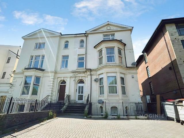 Flat for rent in Plasnewydd, Falcon Lodge