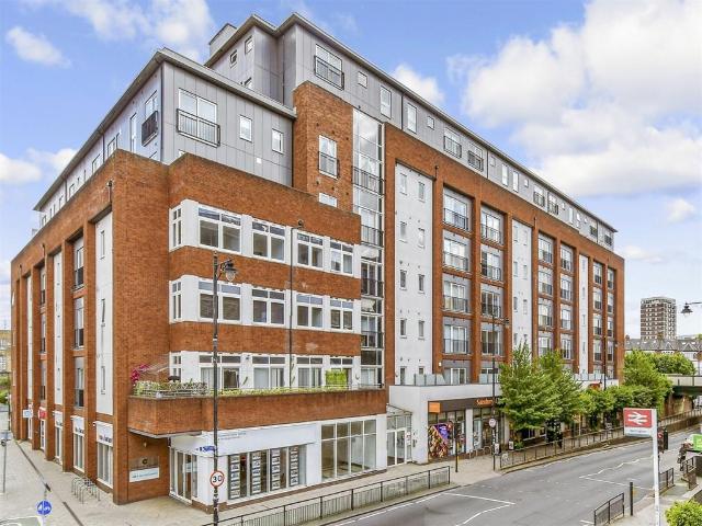 Flat for rent in London Borough of Sutton, Greater London