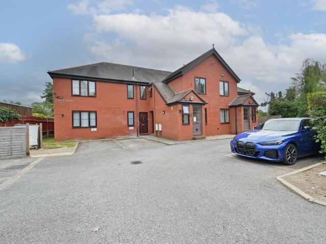 Flat for rent in Woodside, North Watford
