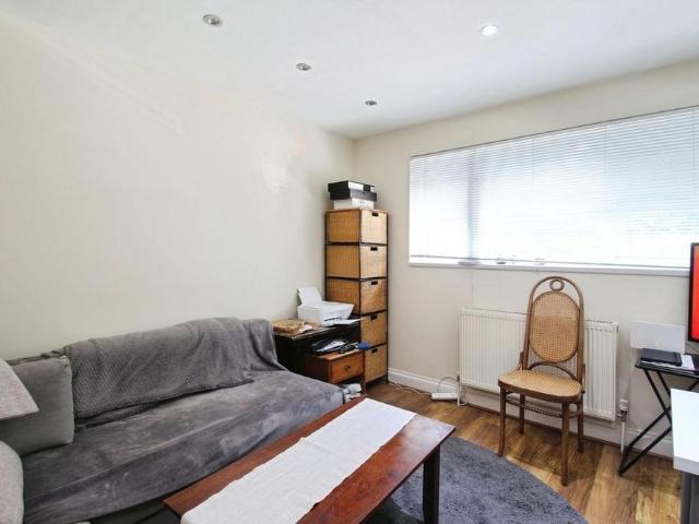 Apartment for rent in Iver, Richings Park