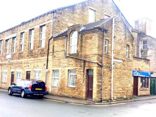 Flat for rent in Long Lee, West Yorkshire