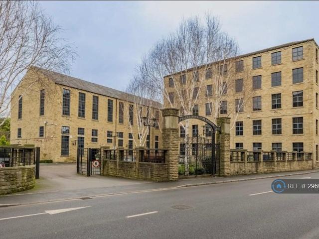 Flat for rent in Huddersfield, West Yorkshire