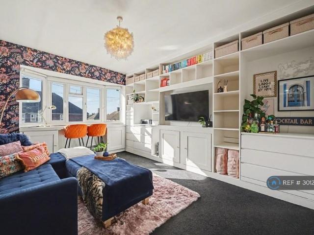 Apartment for rent in Coldharbour, Greater London