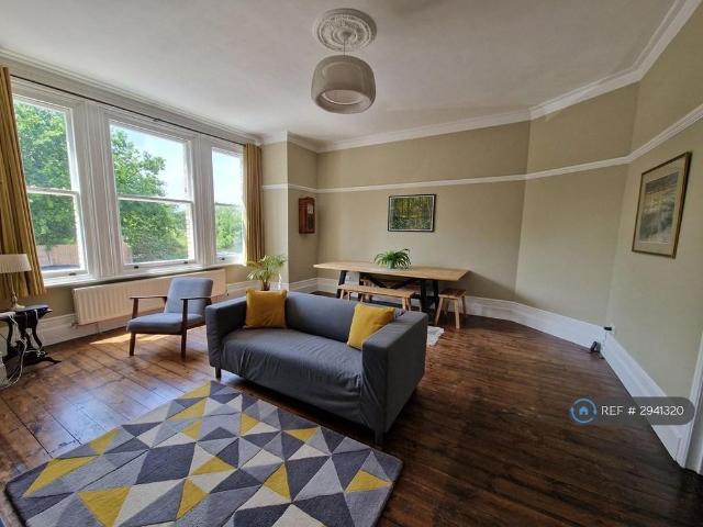 Apartment for rent in Shortlands, Greater London