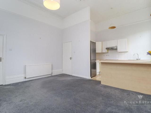 Apartment for rent in Southborough, Sandown Park