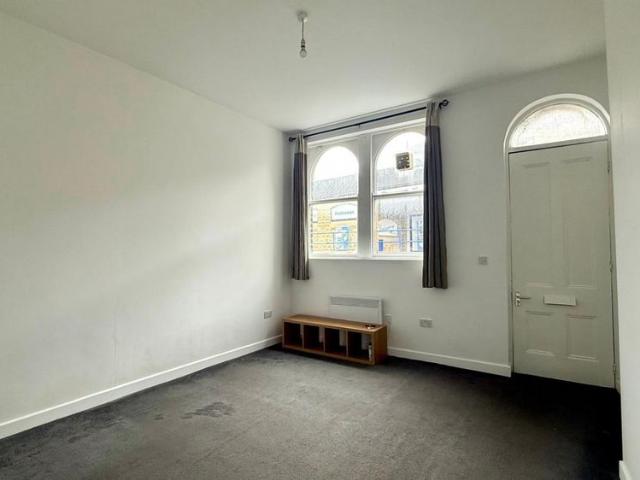 Apartment for rent in Clifton, West Yorkshire