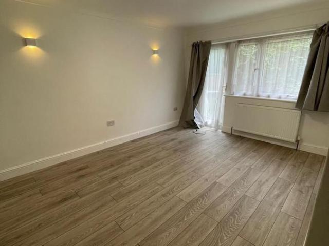 Apartment for rent in Woodford, Greater London