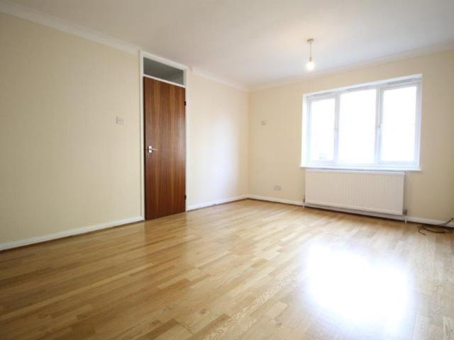 Apartment for rent in Wealdstone, Greater London