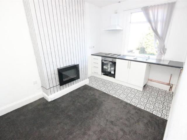 Flat for rent in Dixons Green, West Midlands