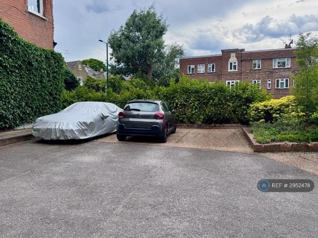Flat for rent in Kew, Greater London