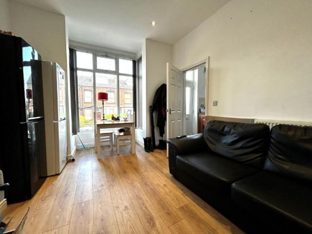 Apartment for rent in Clifton, West Yorkshire
