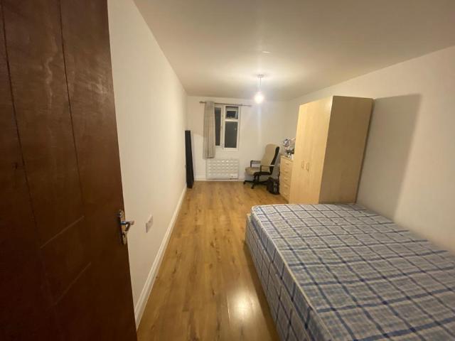 Flat for rent in Ponders End, Greater London