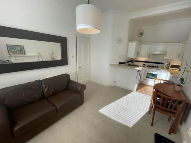 Apartment for rent in Comiston, Scotland