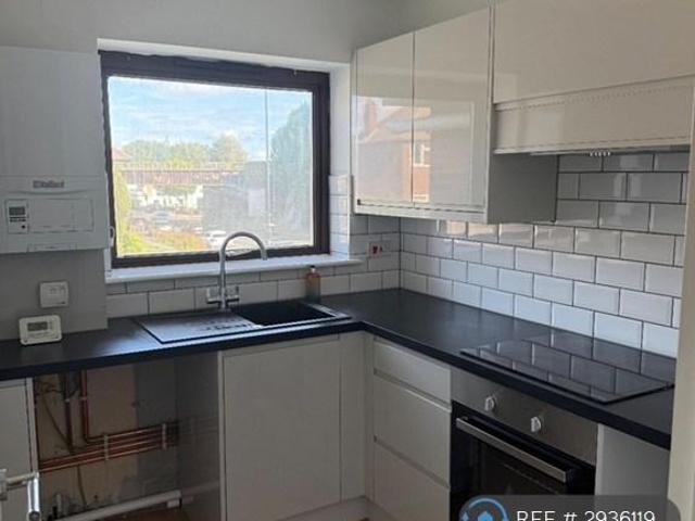 Flat for rent in Falconwood, Greater London