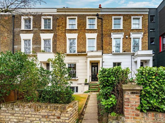 Flat for rent in Highbury, Greater London