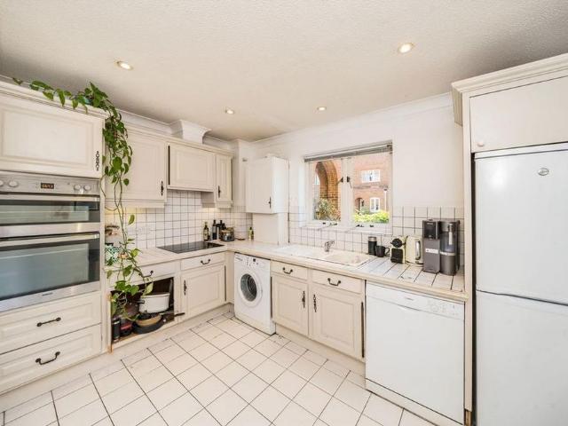 Apartment for rent in Strawberry Hill, Greater London