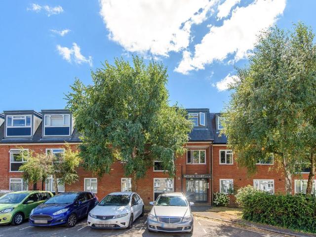 Flat for rent in London Borough of Barnet, Greater London