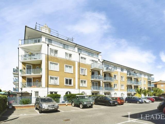 Flat for rent in Roedean