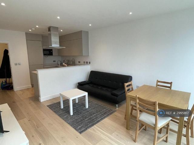 Apartment for rent in Poplar Grove, Greater London