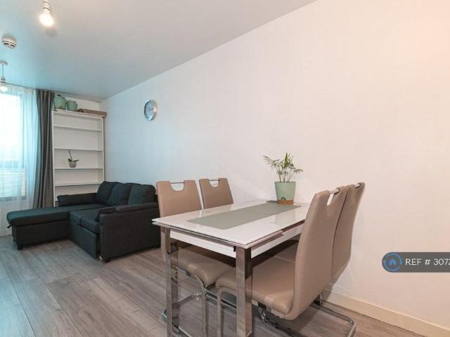 Apartment for rent in The Axis - Mercury Gardens, Greater London
