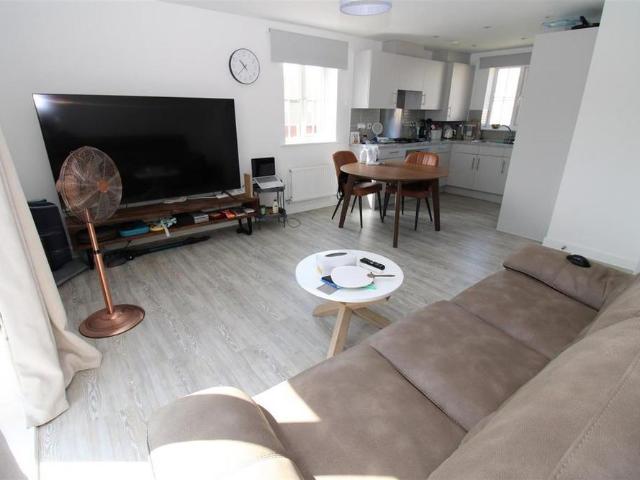 Apartment for rent in Toddington, Arun