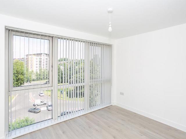 Flat for rent in The Image, Pouchen End