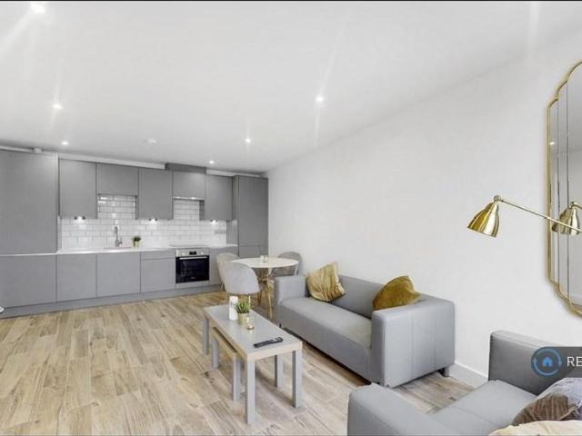 Apartment for rent in Pinner, Greater London