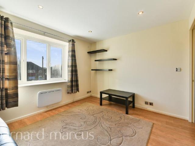 Flat for rent in London Borough of Hounslow, Greater London