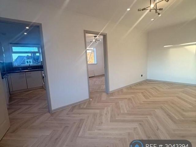 Apartment for rent in Whetstone, Oakleigh Park