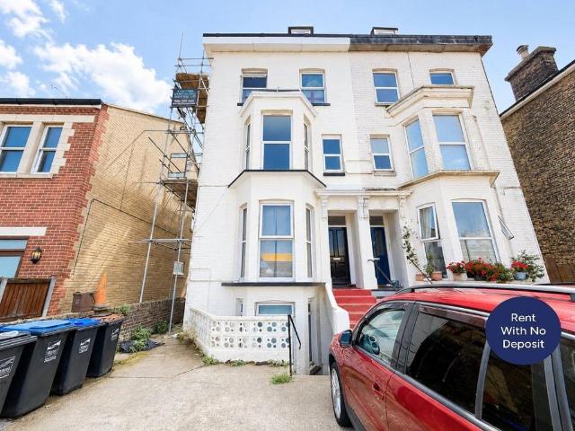 Flat for rent in Upton, Acol
